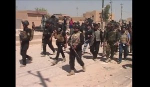 Irak: miliciens et habitants d'Amerli célèbrent la fin du siège