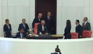 Turquie: Erdogan prête serment devant le Parlement