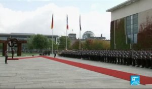 À Berlin, Manuel Valls promet des réformes à Angela Merkel