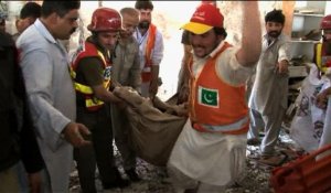 Pakistan: une bombe fait au moins 15 morts dans une mosquée