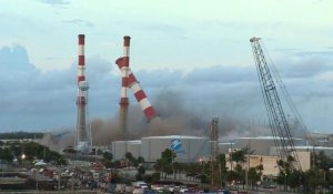 Impressionante démolition d'une centrale électrique en Floride