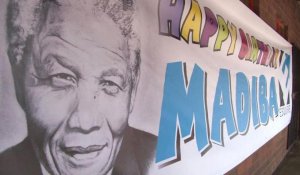 La santé de Mandela s'améliore mais reste critique