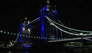 "Tower Bridge" illuminé en bleu pour le "bébé royal"