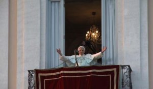 Benoît XVI au balcon de Castel Gandolfo pour son ultime salut