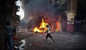 Au Caire, la police assiège la mosquée Al-Fath