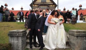 La Nouvelle-Zélande célèbre ses premiers mariages gay