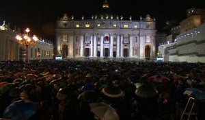 Fumée blanche au Vatican : un nouveau pape a été élu