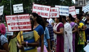 Viol collectif en Inde: manifestation après le report du procès