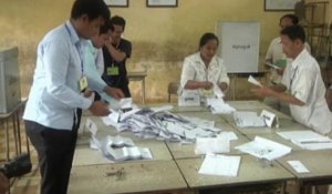 Législatives au Cambodge : le parti au pouvoir revendique la victoire, l'opposition refuse sa défaite
