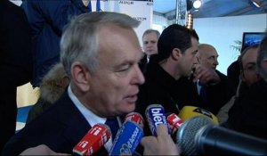 Ayrault soutient Renault, mais demande plus de transparence