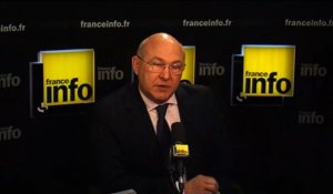 "Cela se passe mieux chez Renault que chez PSA", juge Sapin