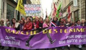 Paris: les femmes manifestent contre l'austérité