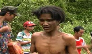 Vietnam: un père et son fils sortis de la jungle après 40 ans