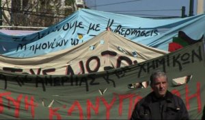 La Grèce manifeste et fait grève contre l'austérité