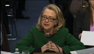 Clinton met en garde face au terrorisme en Afrique du Nord