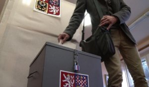 Election: les Tchèques choisissent entre Zeman et Schwarzenberg