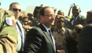Mali: Hollande accueilli avec ferveur à Tombouctou