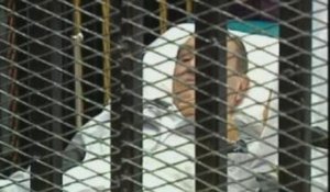 Le procès de Hosni Moubarak ajourné au 2 janvier