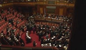 Le Sénat vote la confiance à Monti