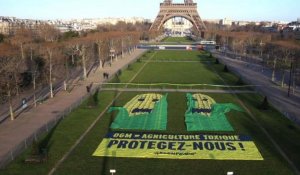 Opération de Greenpeace à Paris contre les OGM