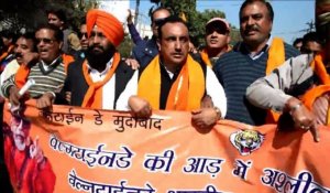 Inde: des nationalistes manifestent contre la Saint-Valentin