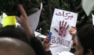 Des centaines d'Algériens manifestent contre Bouteflika