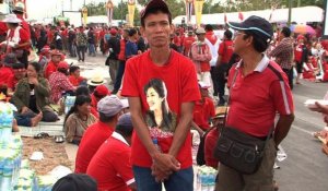 Des milliers de Chemises rouges manifestent à Bangkok