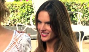 Alessandra Ambrosio crée la controverse en portant une coiffe inspirée par les amérindiens