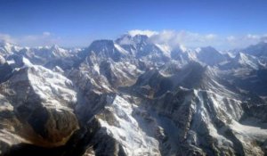 Au moins 12 morts dans l'avalanche la plus meurtrière de l'Everest