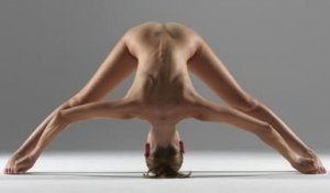 Des cours de yoga nu à New York - ZAPPING ACTU DU 28/03/2014