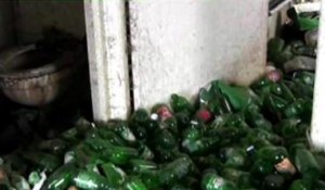 Des milliers de bouteilles de bière dans un appartement - ZAPPING ACTU HEBDO DU 15/02/2014