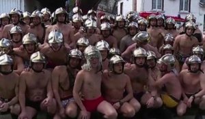 La grève des pompiers nus en Isère - ZAPPING ACTU DU 12/02/2014