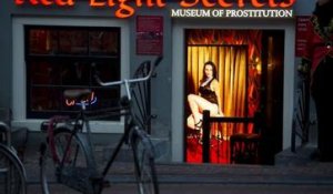 Pays-Bas : Le musée de la prostitution ouvre ses portes - ZAPPING ACTU DU 07/02/2014
