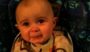 ZAPPING ACTU DU 31/10/2013 - Un bébé pleure d'émotion en entendant sa mère chanter