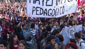Chili: des dizaines de milliers d'étudiants dans la rue