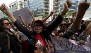 À Bangkok, les "chemises rouges" manifestent leur soutien au gouvernement