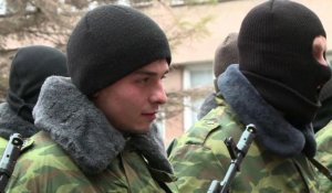 Des volontaires deviennent soldats de la République de Crimée
