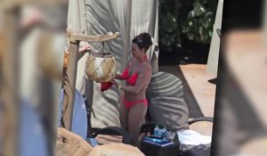 Britney Spears porte un bikini rose à Hawaï
