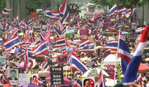 Une grande manifestation anti-gouvernement à Bangkok