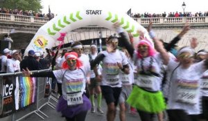 Festival de couleurs pour le premier "Color Run" de Paris
