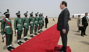 Hollande au Nigeria : "Votre combat contre Boko Haram est aussi le nôtre"