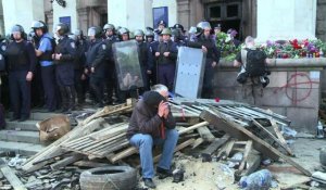 Odessa: les larmes et la colère devant l'immeuble calciné