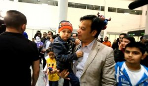 Abouzar, petit Afghan miraculé des talibans, arrive au Canada