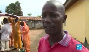 Vidéo : en Sierra Leone, des fossoyeurs de victimes d'Ebola en grève