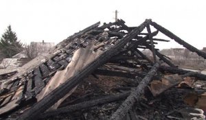 Ukraine: une maison détruite par un obus à Donetsk