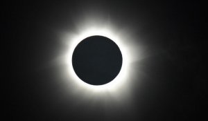 Un "Soleil noir" le temps d'une éclipse