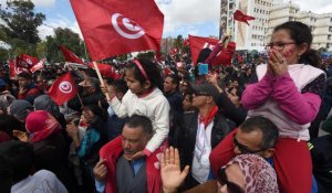 Attentat du Bardo : "Notre pays est plus fort que le terrorisme" clament les manifestants
