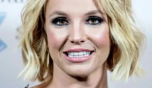 Britney Spears perd ses cheveux en plein spectacle