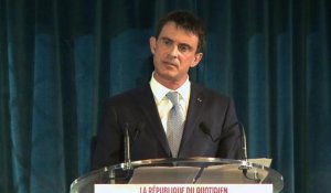 "Peur" d'une victoire du FN: Valls nie tout "calcul politicien"