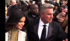 Exclu Vidéo : Selena Gomez : départ mouvementé après le défilé Louis Vuitton !